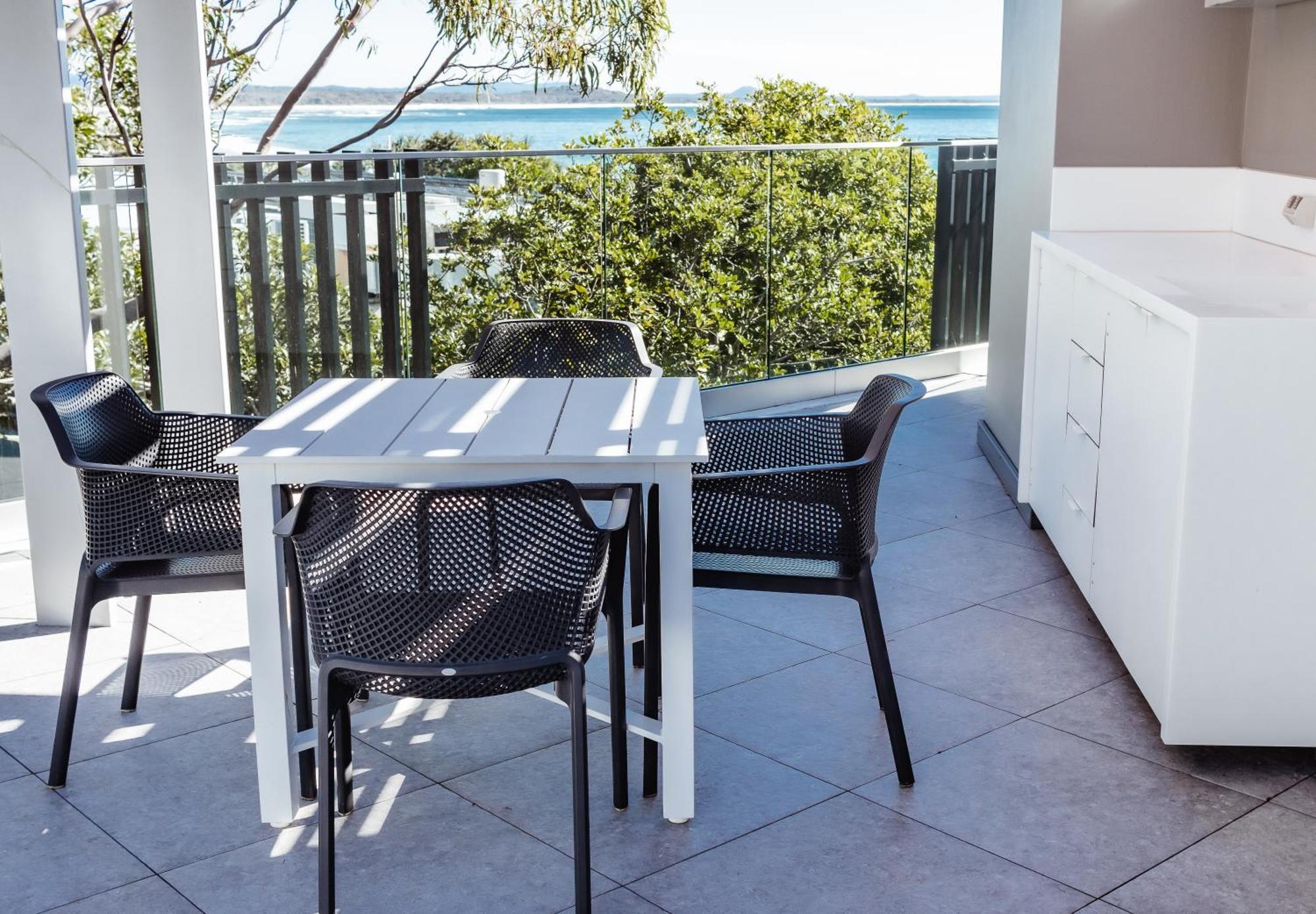 Netanya Noosa Beachfront Resort Экстерьер фото