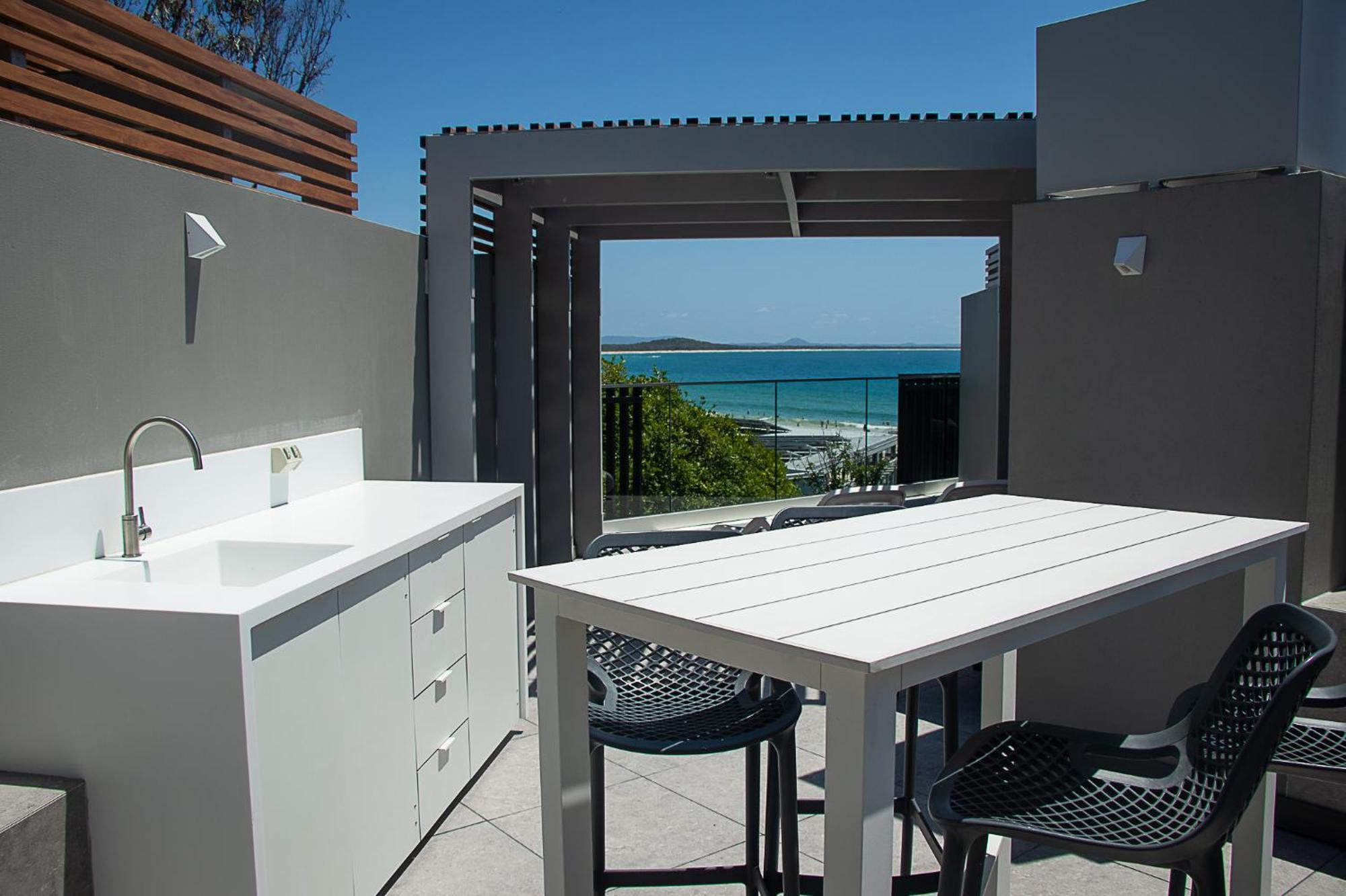 Netanya Noosa Beachfront Resort Экстерьер фото